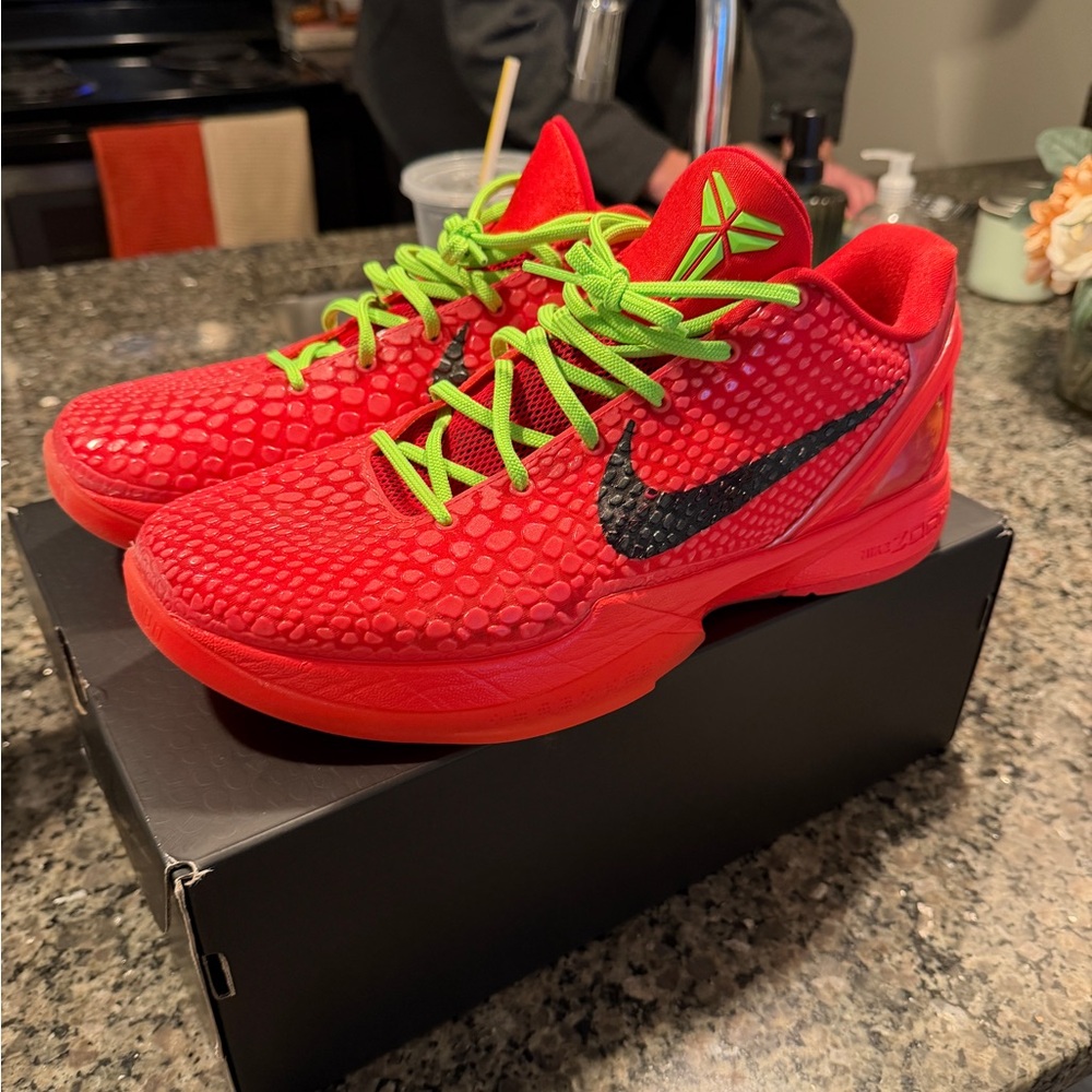 Kobe 6 Reverse Grinch
